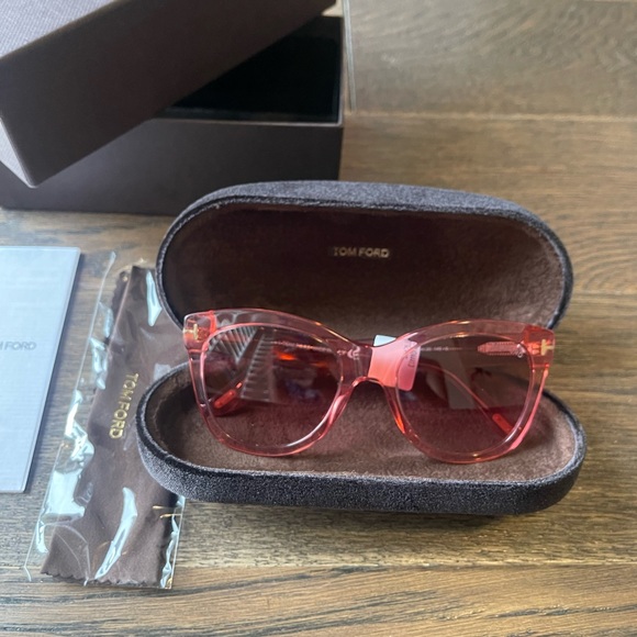 TOM FORD WALLACE CAT EYE SUNGLASSES - Picture 6 of 10